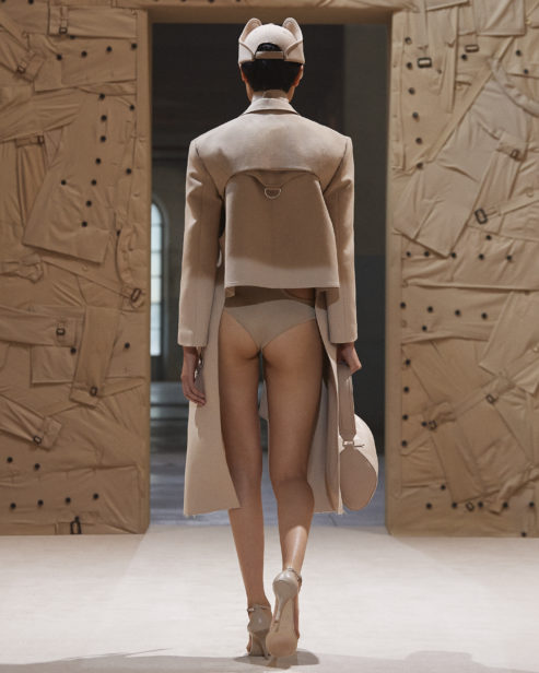 burberry-spring_summer-2022-womenswear-presentation-collection-look-5-kayako_002