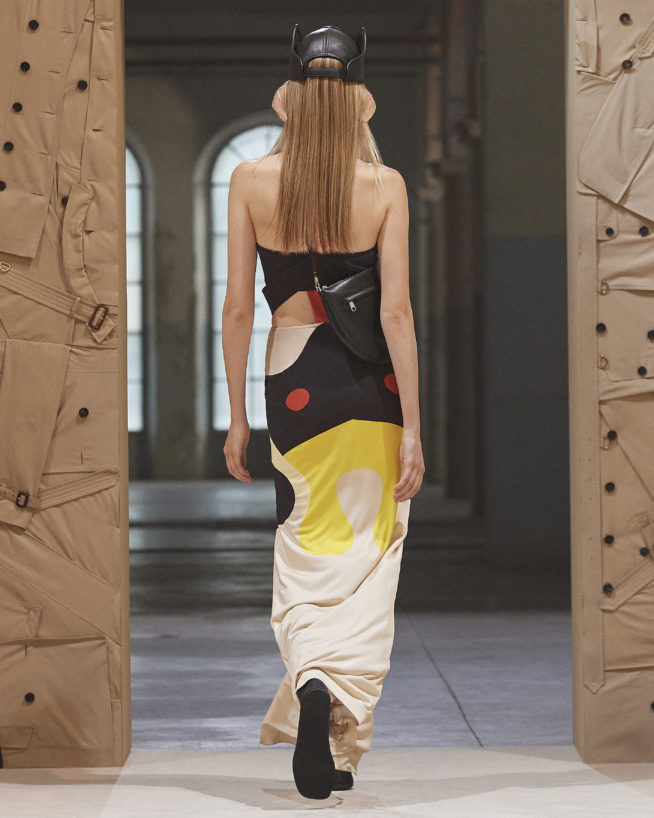 burberry-spring_summer-2022-womenswear-presentation-collection-look-50-paula_002