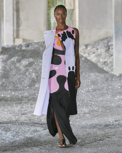 burberry-spring_summer-2022-womenswear-presentation-collection-look-51-mayowa_001