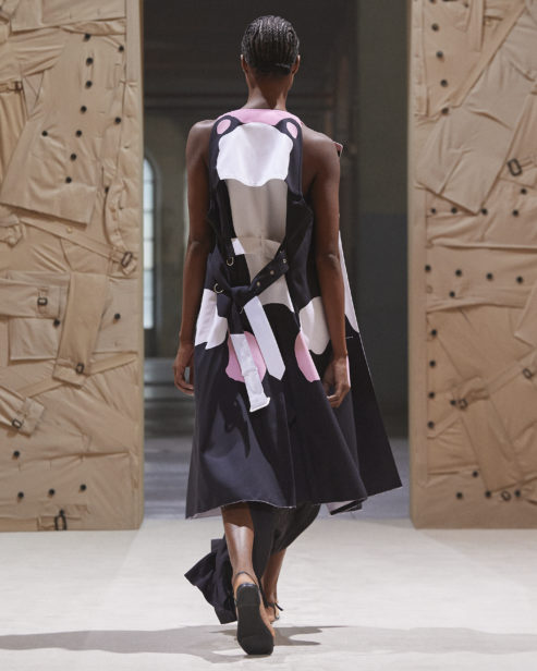 burberry-spring_summer-2022-womenswear-presentation-collection-look-51-mayowa_002