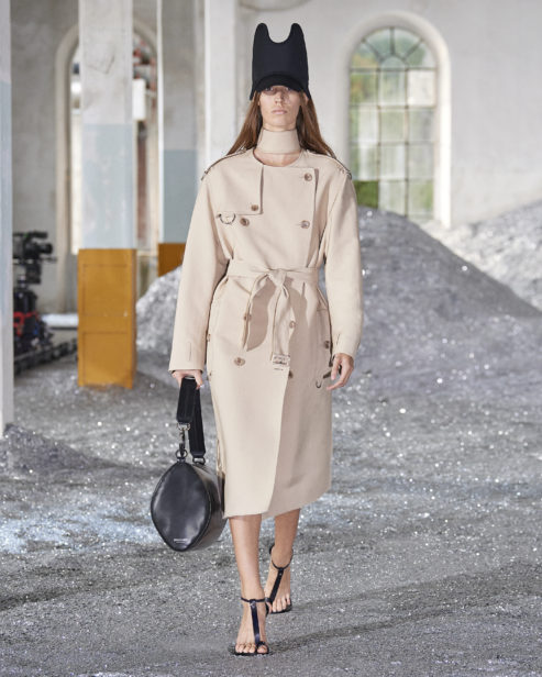 burberry-spring_summer-2022-womenswear-presentation-collection-look-6-morgane_001