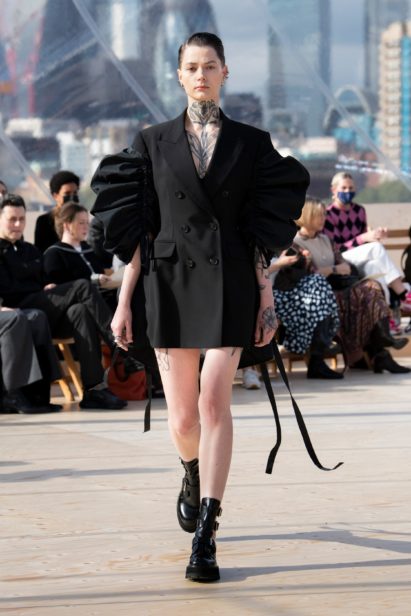 00001-alexandermcqueen-spring-22-london-credit-brand