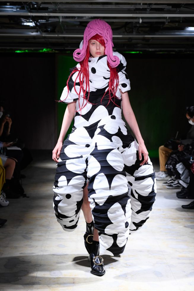 00002-comme-des-garcons-spring-22-rtw-tokyo-credit-brand