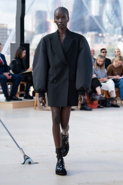 00003-alexandermcqueen-spring-22-london-credit-brand