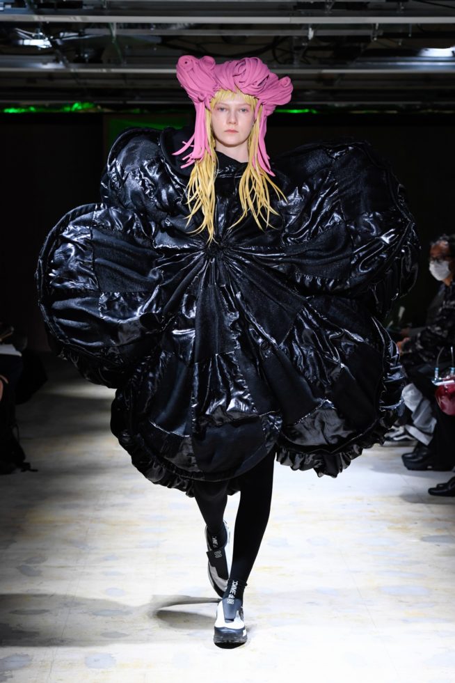 00005-comme-des-garcons-spring-22-rtw-tokyo-credit-brand