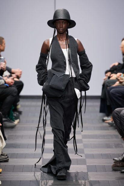 00006-ann-demeulemeester-spring-22-rtw-paris-credit-gorunway
