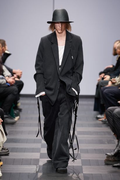 00007-ann-demeulemeester-spring-22-rtw-paris-credit-gorunway