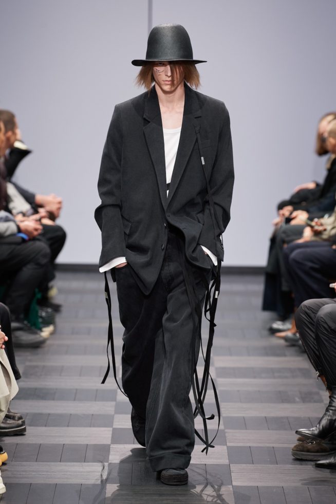 00007-ann-demeulemeester-spring-22-rtw-paris-credit-gorunway