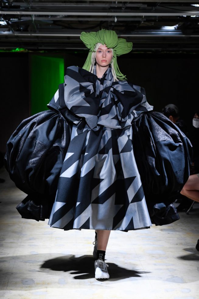 00010-comme-des-garcons-spring-22-rtw-tokyo-credit-brand