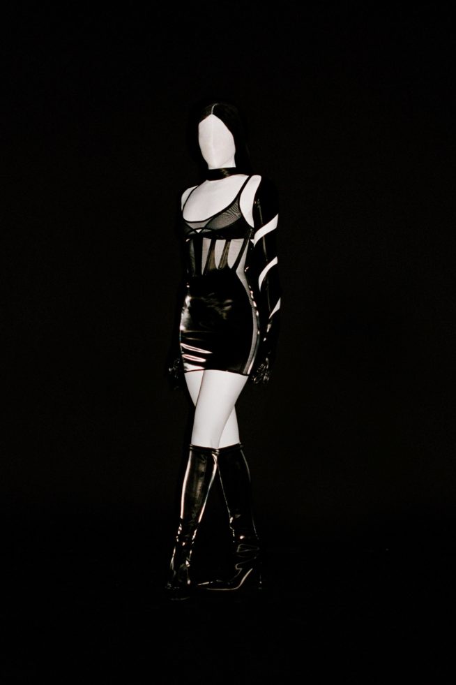 00012-mugler-fall-21-paris-credit-brand