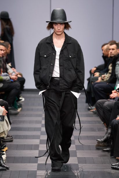 00015-ann-demeulemeester-spring-22-rtw-paris-credit-gorunway