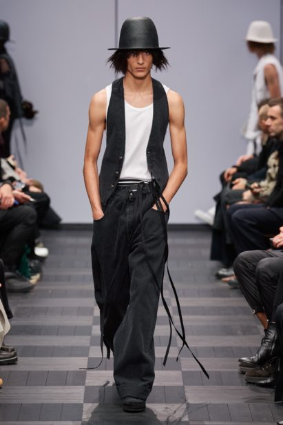 00019-ann-demeulemeester-spring-22-rtw-paris-credit-gorunway