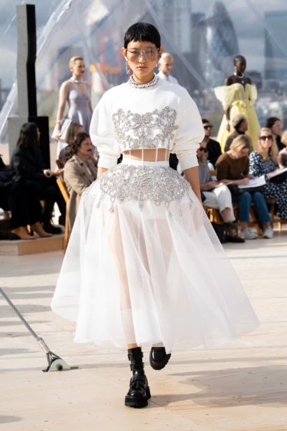 00020-alexandermcqueen-spring-22-london-credit-brand