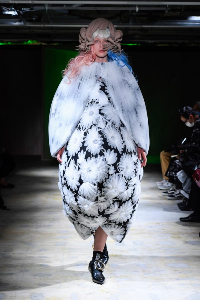 00020-comme-des-garcons-spring-22-rtw-tokyo-credit-brand