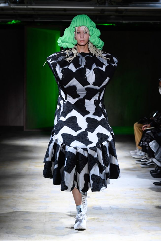 00021-comme-des-garcons-spring-22-rtw-tokyo-credit-brand
