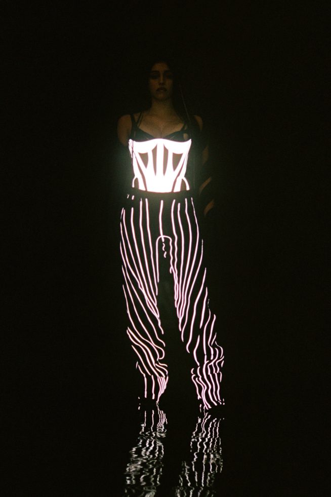 00021-mugler-fall-21-paris-credit-brand