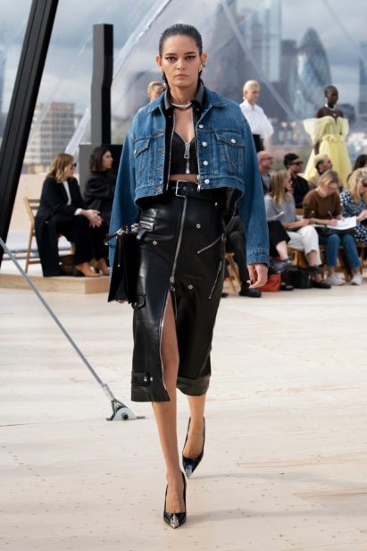 00024-alexandermcqueen-spring-22-london-credit-brand