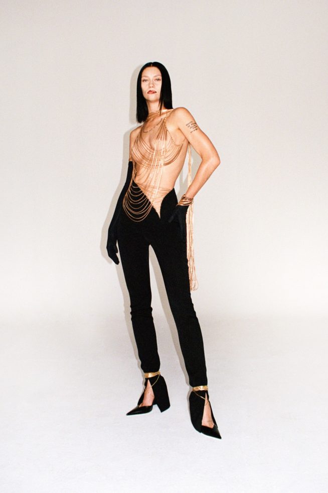 00029-mugler-fall-21-paris-credit-brand