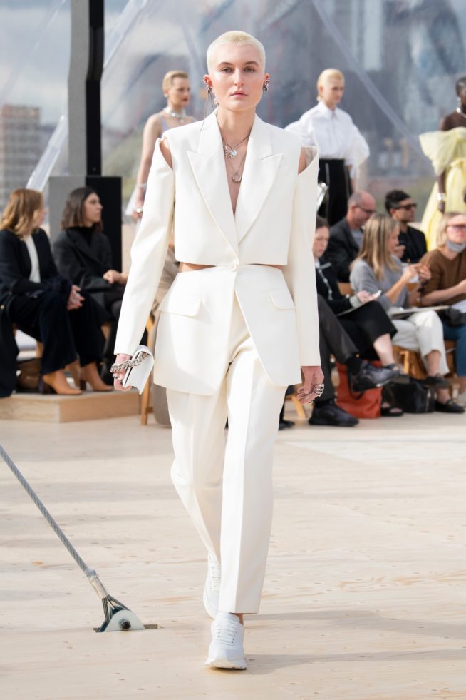 00030-alexandermcqueen-spring-22-london-credit-brand