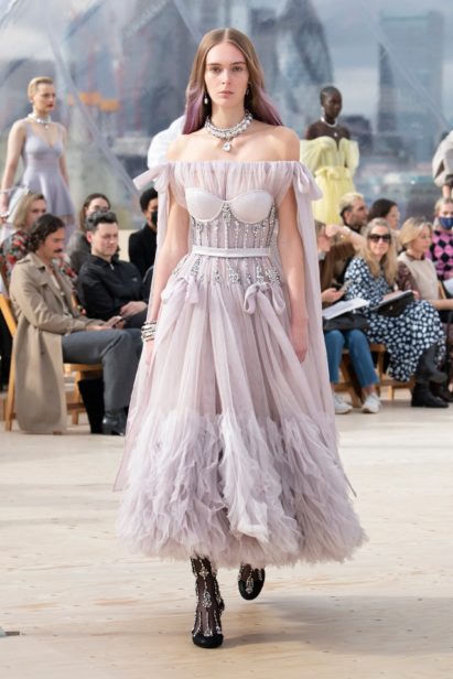 00031-alexandermcqueen-spring-22-london-credit-brand