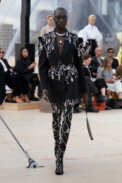 00034-alexandermcqueen-spring-22-london-credit-brand