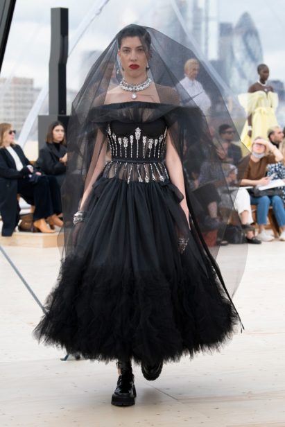 00035-alexandermcqueen-spring-22-london-credit-brand