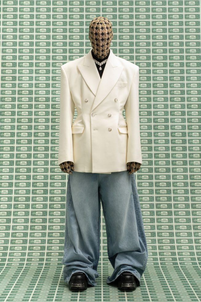 00043-vetements-fall-22-credit-gio-staiano