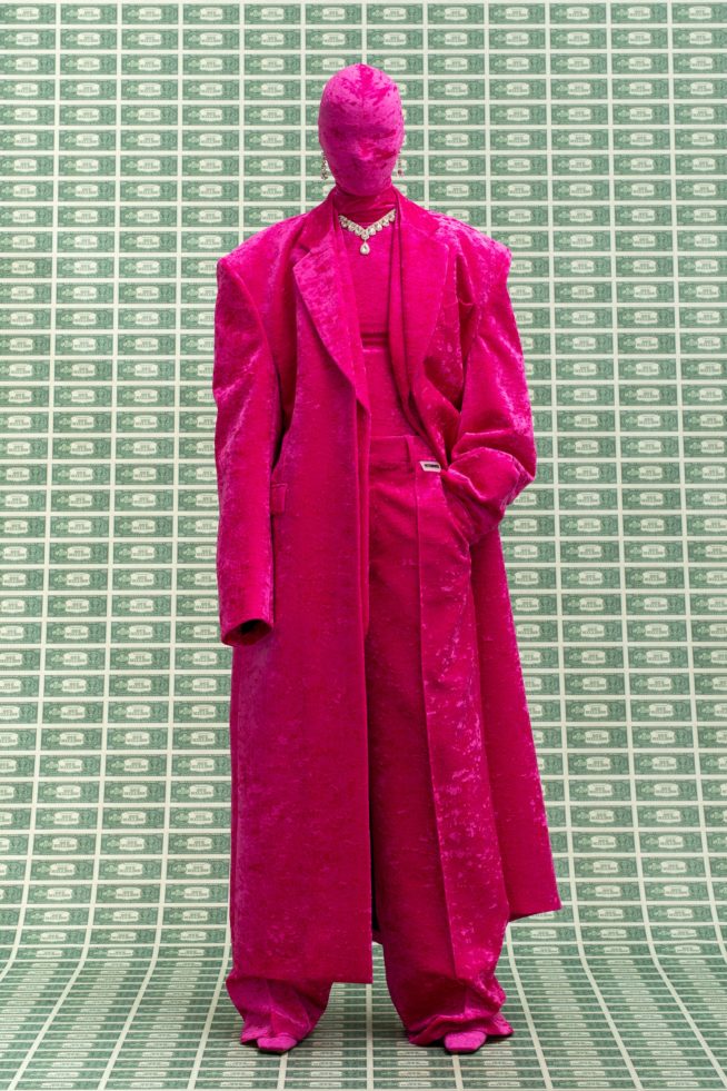 00063-vetements-fall-22-credit-gio-staiano