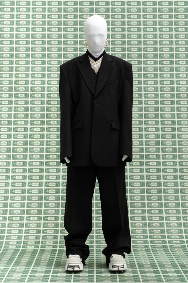 00070-vetements-fall-22-credit-gio-staiano