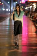 look_001