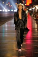 look_010