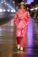 look_042