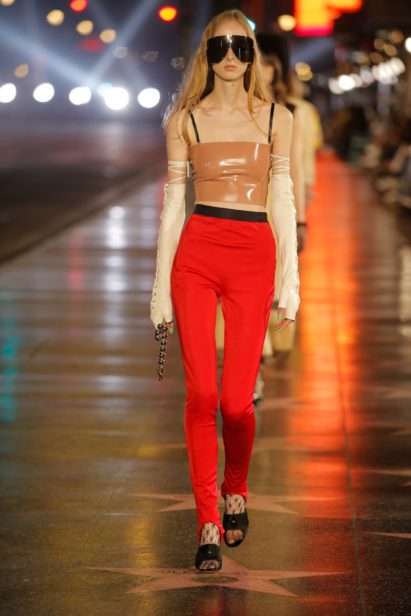 look_043