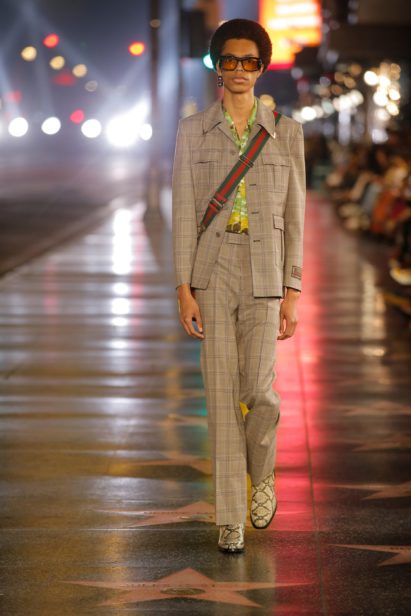look_049