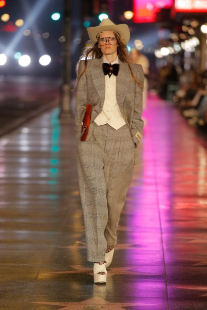 look_056