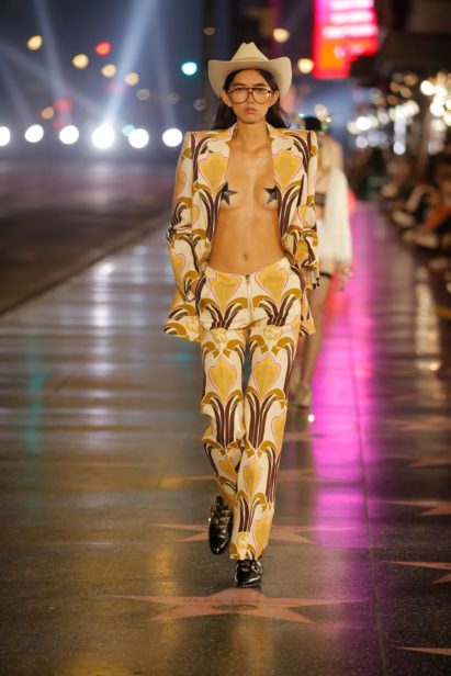 look_075