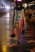 look_082