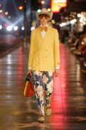 look_085