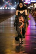 look_093