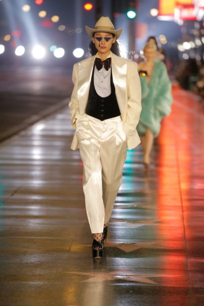 look_099