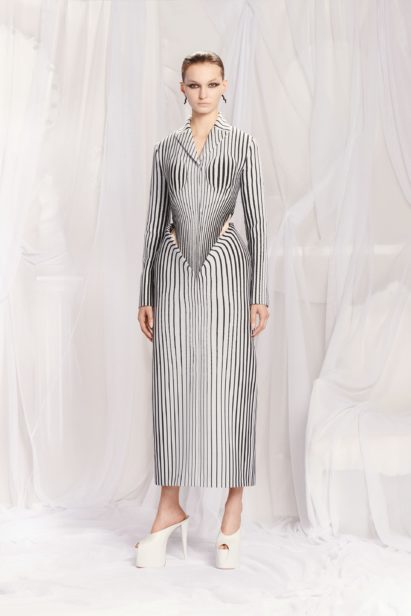 00002-jeanpaulgaultier-couture-spring-22-paris-credit-arnaudlajeunie