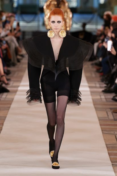 00004-schiaparelli-couture-spring-22-credit-gorunway