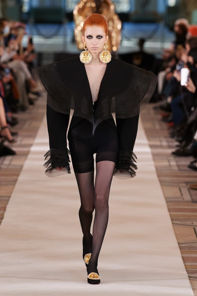 00004-schiaparelli-couture-spring-22-credit-gorunway