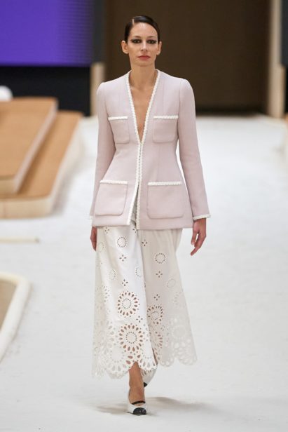00005-chanel-couture-spring-22-credit-gorunway