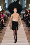 00007-schiaparelli-couture-spring-22-credit-gorunway