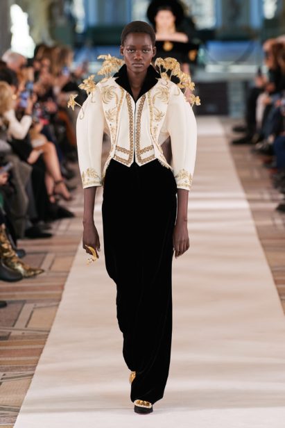 00008-schiaparelli-couture-spring-22-credit-gorunway