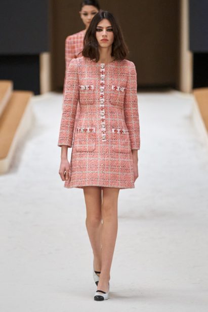 00009-chanel-couture-spring-22-credit-gorunway