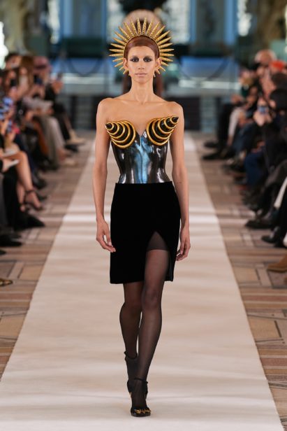 00011-schiaparelli-couture-spring-22-credit-gorunway