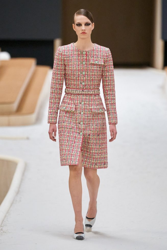 00012-chanel-couture-spring-22-credit-gorunway