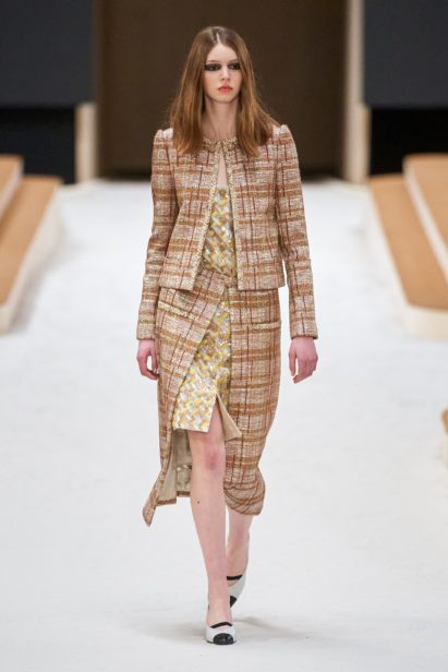 00015-chanel-couture-spring-22-credit-gorunway